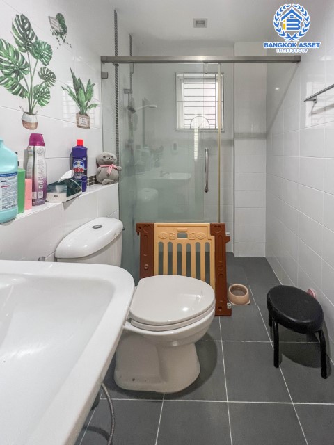 *****บ้านเดี่ยวมือสองย่านกรุงเทพฯ ม.คาซ่าวิลล์ วัชรพล-เพิ่มสิน เนื้อที่กว้าง 50.60 ตร.ว. ฟังก์ชัน 4 ห้องนอน 3 ห้องน้ำ ที่จอดรถ 2 คัน บ้านหลังใหญ่ สภาพดี บนทำเลแห่งการเดินทาง ใกล้รถไฟฟ้าสายสีเขียว "สถานีสะพานใหม่" และทางด่วน "ฉลองรัช" จองเลย!